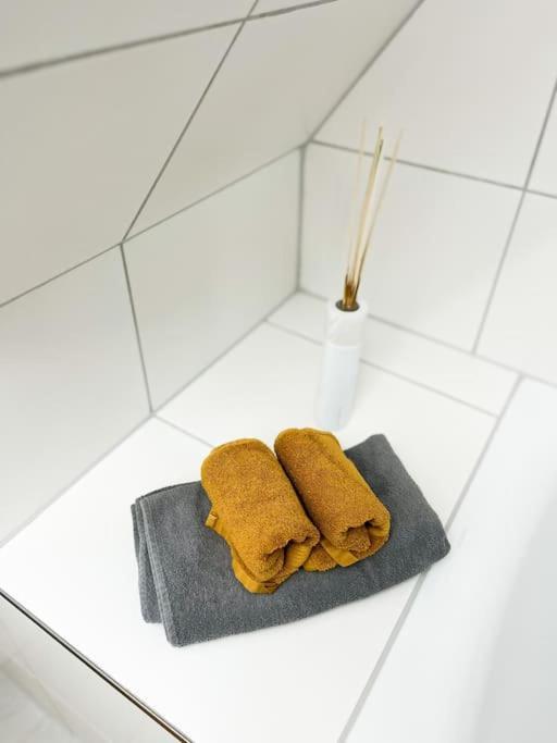 Modernes Apartment Mit Balkon Free Parking Netflix Celle Bagian luar foto