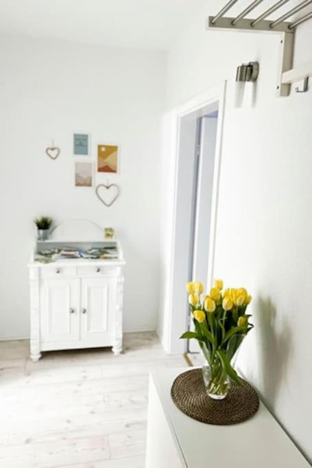 Modernes Apartment Mit Balkon Free Parking Netflix Celle Bagian luar foto