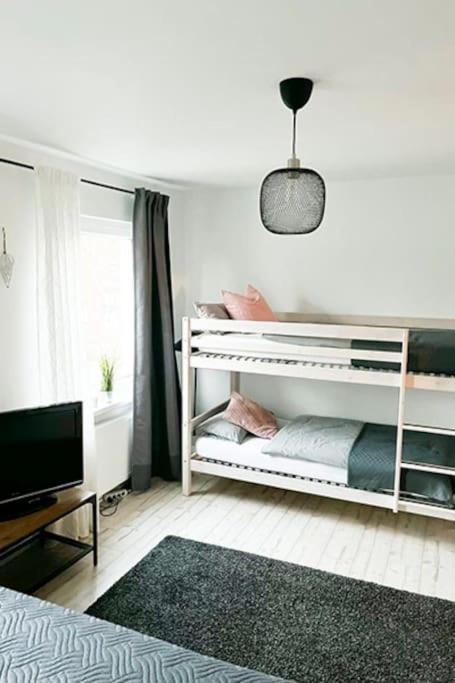 Modernes Apartment Mit Balkon Free Parking Netflix Celle Bagian luar foto