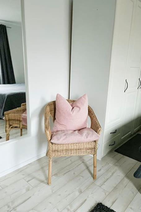 Modernes Apartment Mit Balkon Free Parking Netflix Celle Bagian luar foto