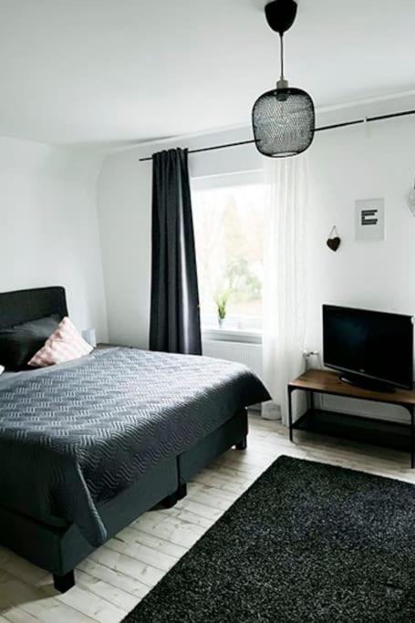 Modernes Apartment Mit Balkon Free Parking Netflix Celle Bagian luar foto